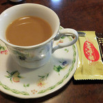 Piccolo - 定食に付くコーヒー（お菓子付き）ミルクを入れる前に撮ればよかった