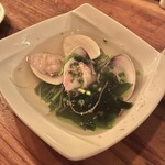 立呑み 浅草 洒落者 - 蛤とセリの酒蒸し¥600