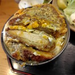 とんかつ桂 - カツの断面＠ロースかつ丼