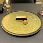 プレゼンテ スギ - ⑩ 鰤大根　柚子
      生の鰤+大根のエキス
      焼きの入ったパリパリの皮がソースの役目
      大根+鰤のエキス