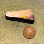 プレゼンテ スギ - ⑩ 鰤大根　柚子
      生の鰤+大根のエキス
      焼きの入ったパリパリの皮がソースの役目
      大根+鰤のエキス