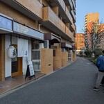 RAMEN MATSUI - おっ、並んでる方がいました。