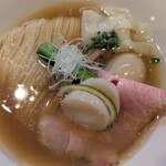 RAMEN MATSUI - ホタテが目立ちます。スダチもいますね。