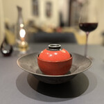 プレゼンテ スギ - ⑭鴨　青首鴨(真鴨雄)
      鴨コンソメスープ　鴨血液+レバーのミンチ
      千葉県産の長葱、生姜、セリ　
      コンソメスープで10秒火入れ
      和食に見えるフレンチの技法