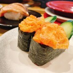 魚心 - ふわふわシャケ軍艦210円