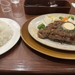 ロイヤルホスト 豊中桜塚店 - 225gアンガスサーロインステーキ～国産玉ねぎのペッパーソース+ラージライス