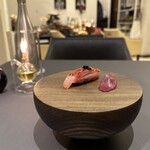 プレゼンテ スギ - ⑲ 杉寿司TYPE-S  千葉県産金目鯛  3〜5年物魚醤　
      赤ワイン•蜂蜜•金目鯛ヒレエキスソース
      海苔とトリュフの佃煮  2㎜ overコシヒカリ ローゼルビネガー　新生姜ブルーベリービネガー