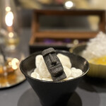 プレゼンテ スギ - ㉕食べられなさそうで食べられる　
      石像フィナンシェ　千葉県産小麦　千葉県産胡麻
      猪とアライグマの油分のラード