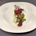 プレゼンテ スギ - ⑳ Sugi畑をお皿に乗せて
      バニラ、ライムとレモンのアイスドレッシング
      セミドライブラックオリーブ  弾ける飴