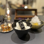 プレゼンテ スギ - ㉕食べられなさそうで食べられる　
      石像フィナンシェ　千葉県産小麦　千葉県産胡麻
      猪とアライグマの油分のラード