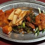 味楽苑 - キムチ盛り合わせ 900円