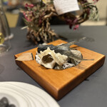 プレゼンテ スギ - ②サワラの生ハム　桜の葉のパウダー