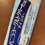 ファミリーマート＋薬陽堂 - バニラヨーグルトクリーム味アイスバー(104kcal)