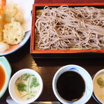 華屋与兵衛 - 料理写真:7種の天ぷら二八せいろそば(そば2段)