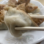 中央亭 - 皮はちょっと厚めでモッチモチ