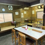 丸啓 - テーブル席 小上がり