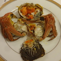 揚州名菜 秦淮春 - 陽澄湖産上海蟹の姿蒸し（雌）：5,940円