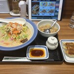 リンガーハット - 料理写真:長崎チャンポンレギュラー¥840セット餃子3個と半チャーハン¥540