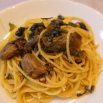 佐久間海産商会 - （2025/11月）牡蠣と広島菜の贅沢パスタソースとスパゲティを和えました