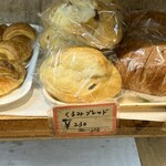 コミネベーカリー - ★粗挽フランク¥264&くるみブレッド¥248❗️