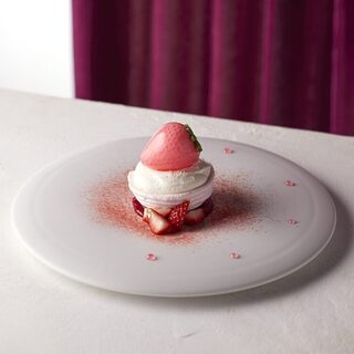 旬の国産いちごを使用したデザート