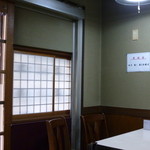 力食堂 - お店の角の席