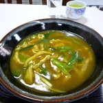 力食堂 - 揚げカレーうどん　４５０円　少し辛めの味付けのおあげに、長めに切った青ネギ、とろみのついたカレーが嬉しいです。