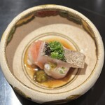 割烹 渡辺 - 鰆の皮目炙りの刺身と地元野菜、自家製柚子胡椒、蕪と香辛大根和え