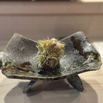 登喜和鮨 - かますの酒蒸しと旬の刻み長葱和え（見た目はフレンチ風）