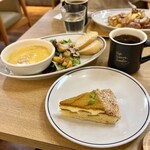 イー・エー・グラン - ・オリジナルブレンド(HOT)
・バターナッツかぼちゃのポタージュ、
　りんごとさつまいものサラダプレート
・パンプキンパイ