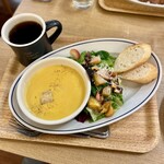 イー・エー・グラン - ・オリジナルブレンド(HOT)
・バターナッツかぼちゃのポタージュ、
　りんごとさつまいものサラダプレート
・パンプキンパイ