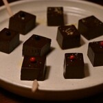 上六ワイン - 自家製生チョコレート1100円　スパイスがかかってます。