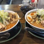 らぁめん優雅 - 左がメンマトッピング