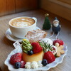 MOVE CAFE - 料理写真:いちごと抹茶のプリンアラモード（1500円） カフェラテ（750円）