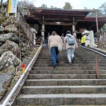 ごんた - 最後の急階段　帰りは左側の一方通行になってました。混雑緩和には効果的でした。