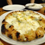 ピッツェリア パーレンテッシ - ●クアトロフォルマッジ