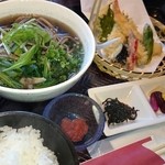 あけび - これはいける！黒ごま出汁の温蕎麦