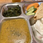 やっぱりナンカレー - ダルカレーとほうれん草いため