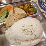 やっぱりナンカレー - ライスとアチャールとパパド