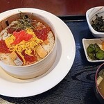 楽今日館 - 鮭いくらわっぱ飯定食