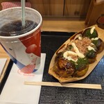 築地銀だこ - 料理写真:ぜったいうまい!!たこ焼き(715円)+ウーロン茶(198円)