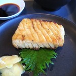 336837517 - 焼き魚定食（1280円）のマグロハランボ