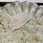 馳走 啐啄一十  - 【写真⑤】クエ(萩、6日寝かせ)の背トロ