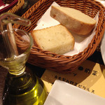 トラットリア ピノ - 自家製パン