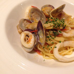 トラットリア ピノ - ヤリイカとあさりのオイルソース(手打ちタリオリーニ)