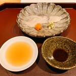 馳走 啐啄一十  - 山口県産の平目3種(もみじおろし、わさび、ポン酢、醤油)