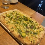 オービカ モッツァレラバー - 芽キャベツ、カラスミ、アンチョビのpizzaは単品で注文。季節のpizzaなのであれば注文します。おすすめです。