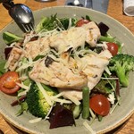 オービカ モッツァレラバー - グリルチキンサラダは必ず頼みます