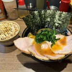 ラーメン 末廣家 - チャーシューメン+釜焼きチャーシュー卵飯