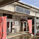 Noodle いたば - 2026年最初の営業日のお店です。　昨日の雪がまだ少し残ります。